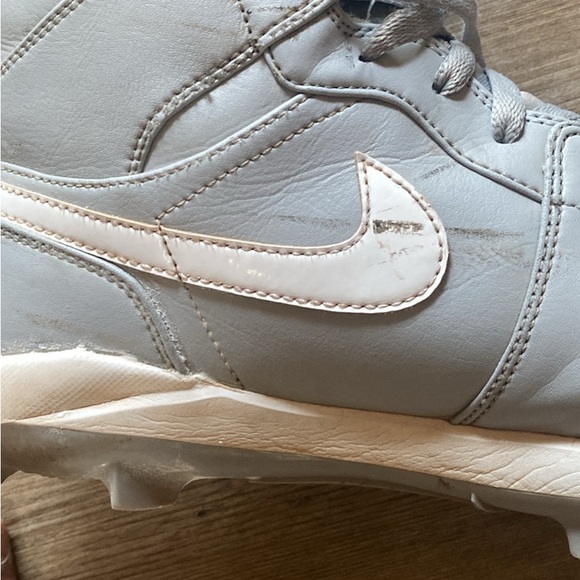 These are Jordan 1 baseball cleats size 9 used pretty good 100 or 90 - Picture 2 of 4